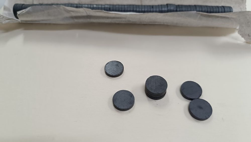 Íman de ferrite (círculos)