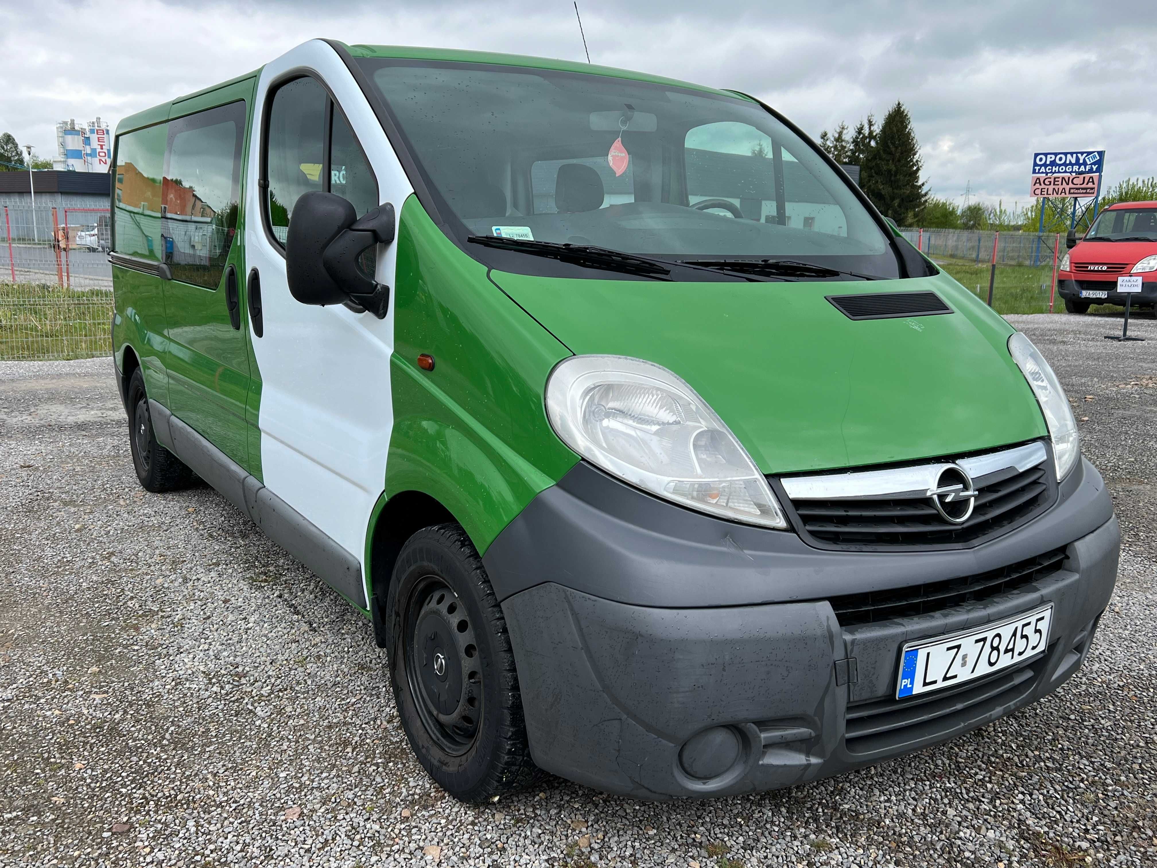 Opel Vivaro 2.0 CDTI 2013 rok, dubel kabina, wersja długa Long, 5 osob