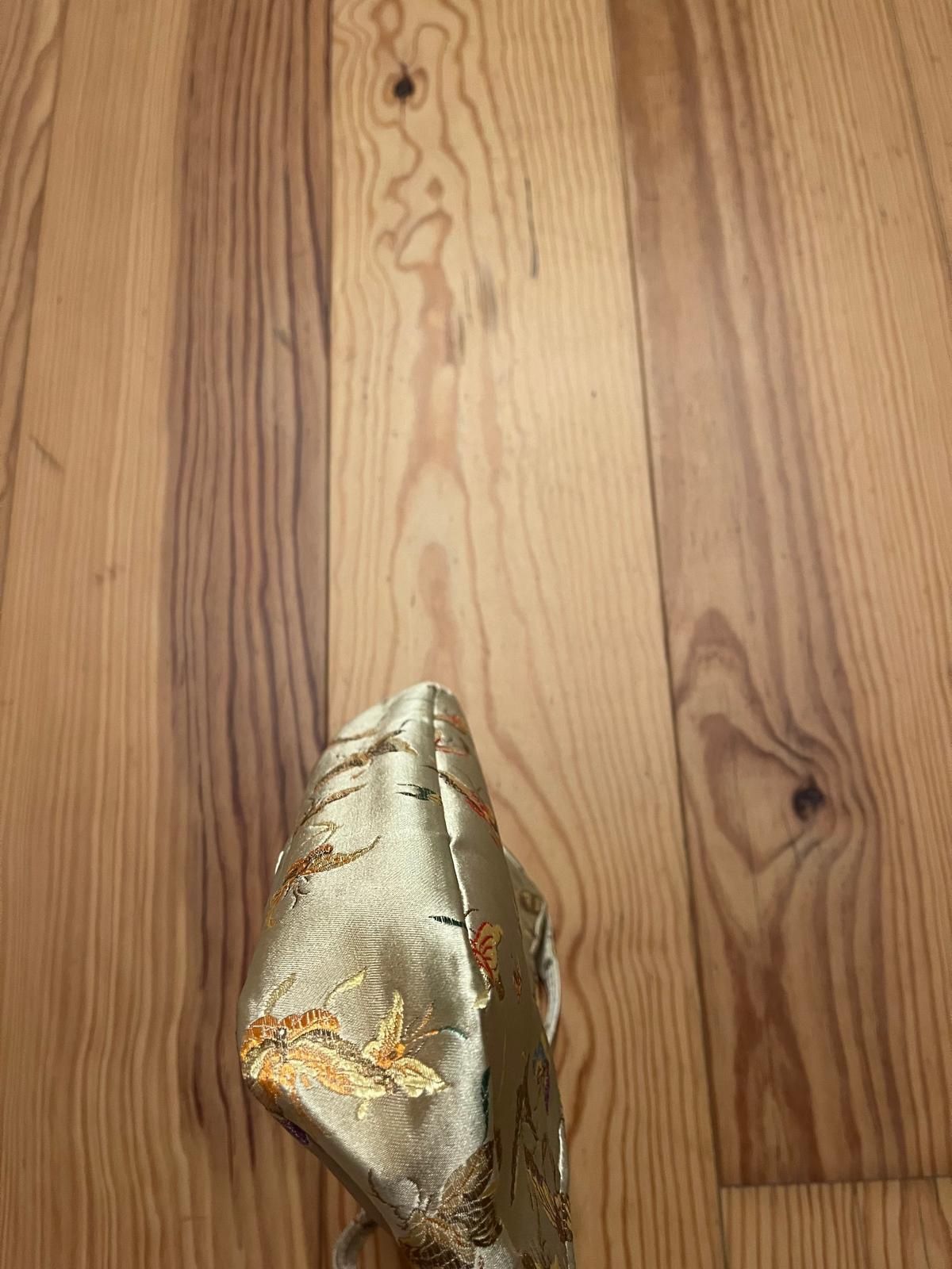 Bolsa pequena com figuras