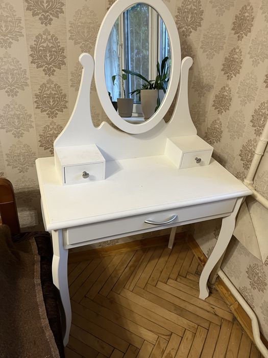 Столик туалетний з дзеркалом білий