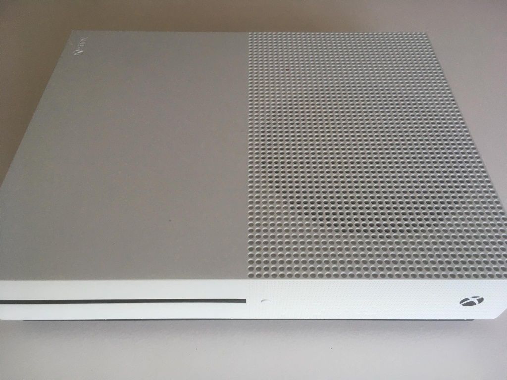 Xbox One S konsola