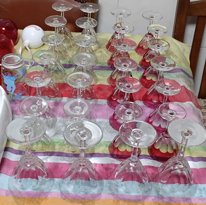 Conjunto de 28 Copos de Mesa vintage antigos