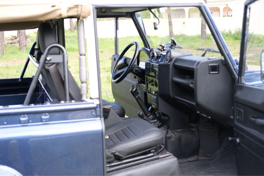 Land Rover Defender 90