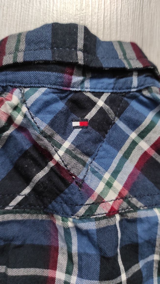 Koszula firmy Tommy Hilfiger rozmiar 6-9 miesięcy