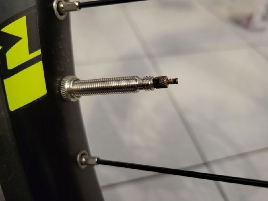 Przejściówka/adapter z wentyla presta na wentyl samochodowy