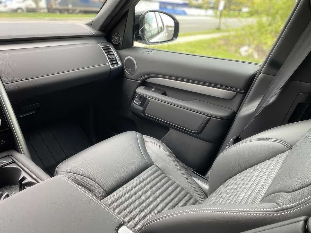 2023 Land Rover Discovery P360 S R-Dynamic