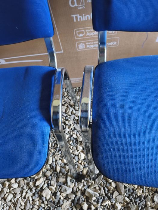 2 Krzesła metalowe w b. dobrym stanie