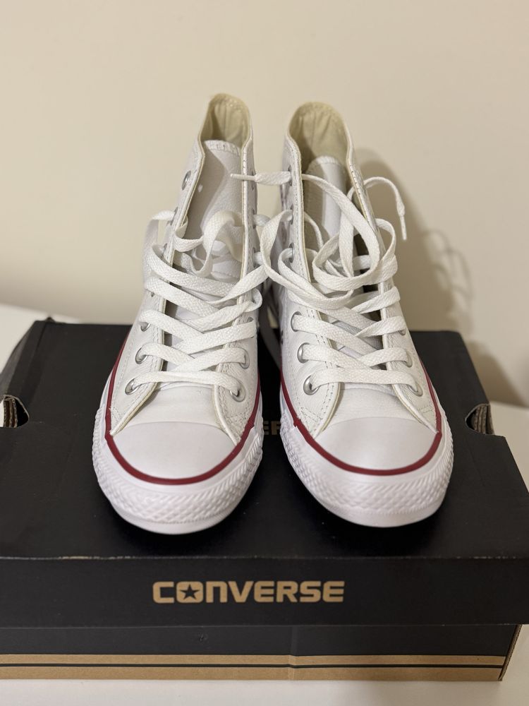 Converse. Кеди жіночі білі