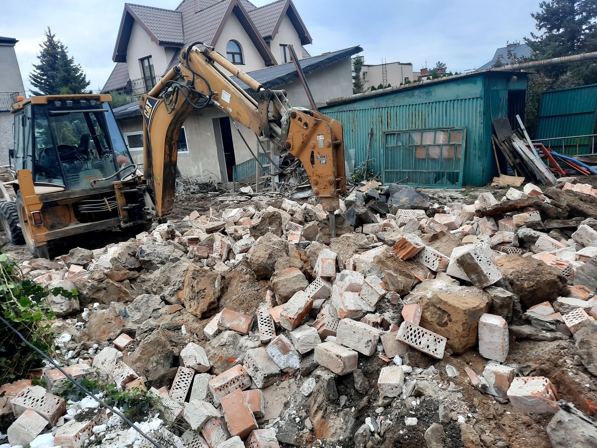 Usługi koparko ładowarką rozbiórki wykopy kucie betonu prace ziemne