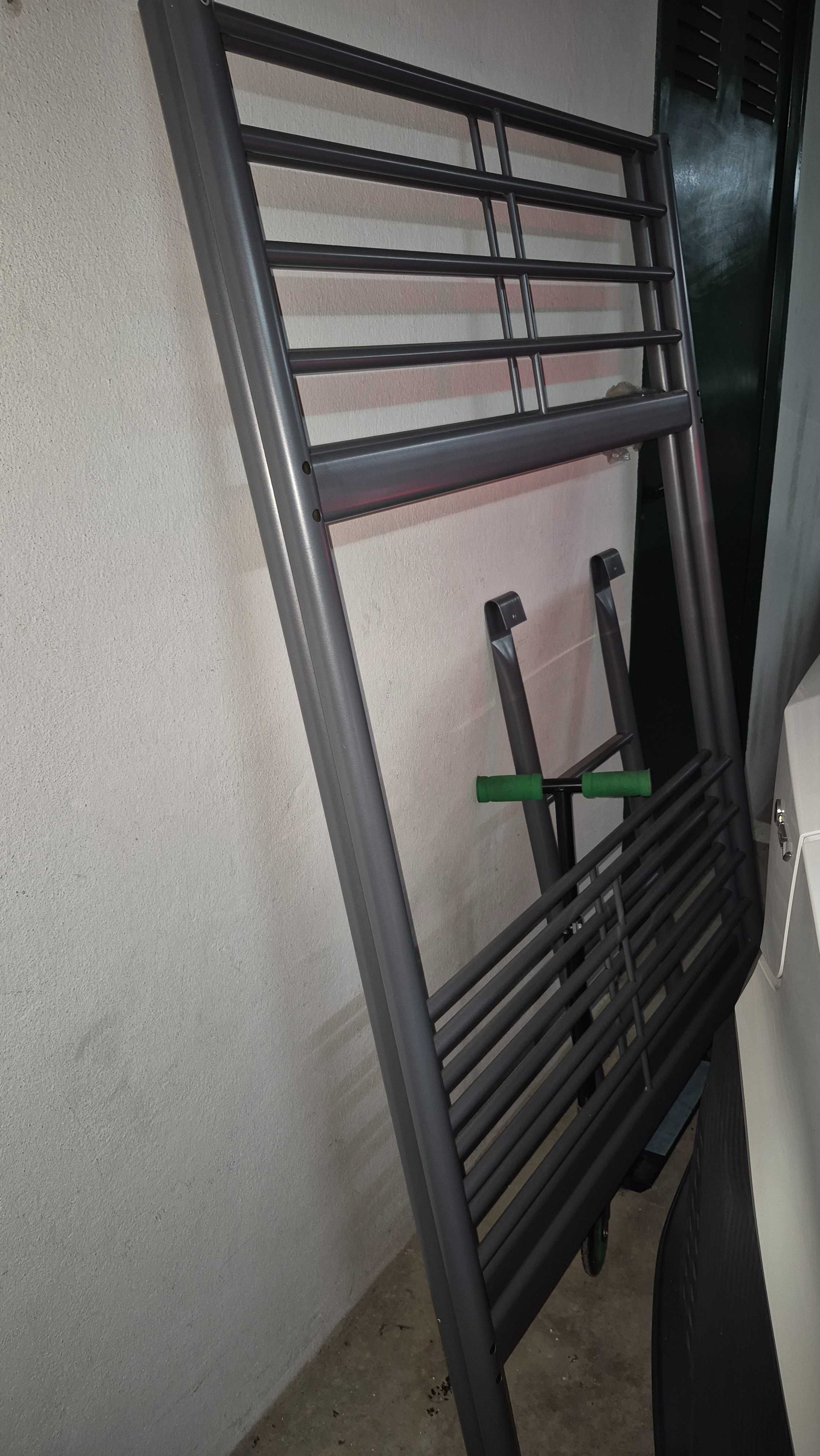 Beliche de metal pintado em cinzento 200x97.5cm como novo