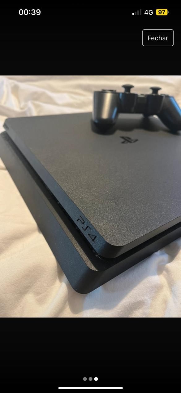 PlayStation 4 com comando