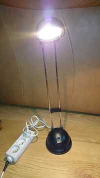 Halogenowa lampka na biurko