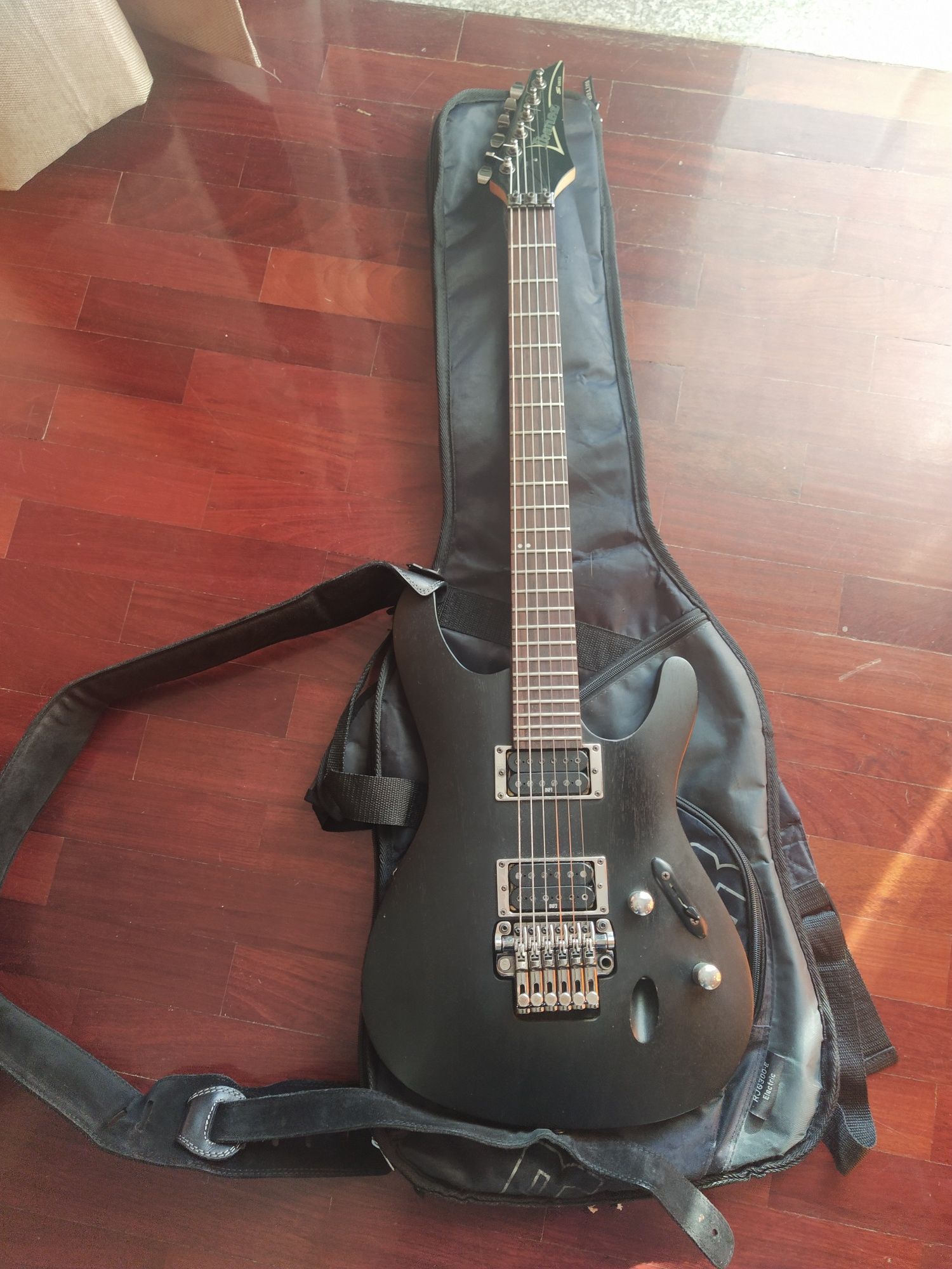 Guitarra Ibanez S420