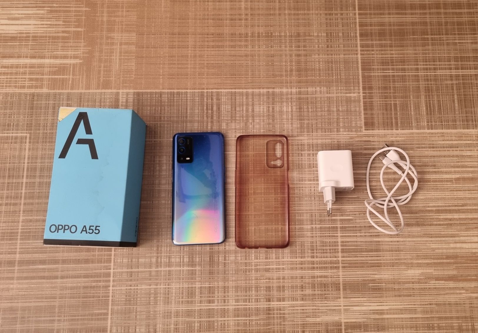 Бюджетний смартфон Oppo a55