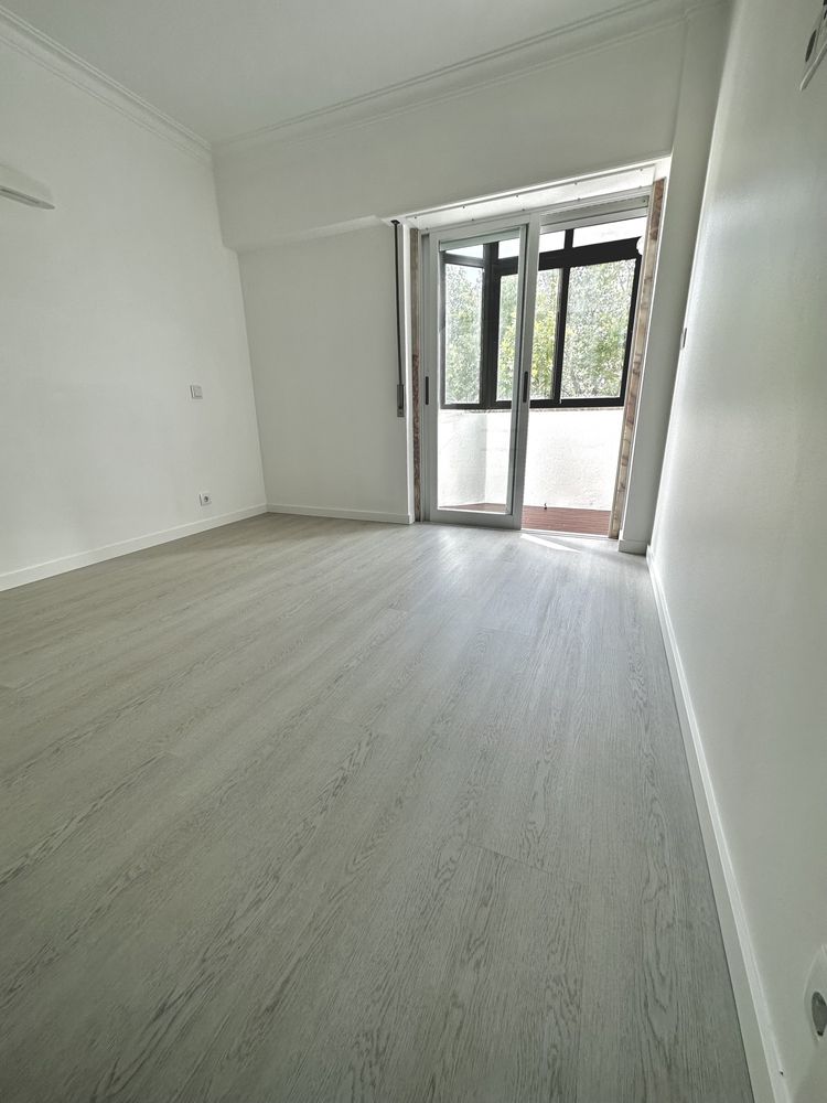 Apartamento T2 renovado em São João do Estoril
