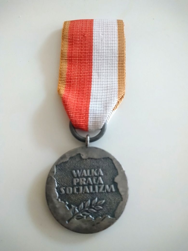 Medal, odznaka PRL. Walka, praca, socjalizm.