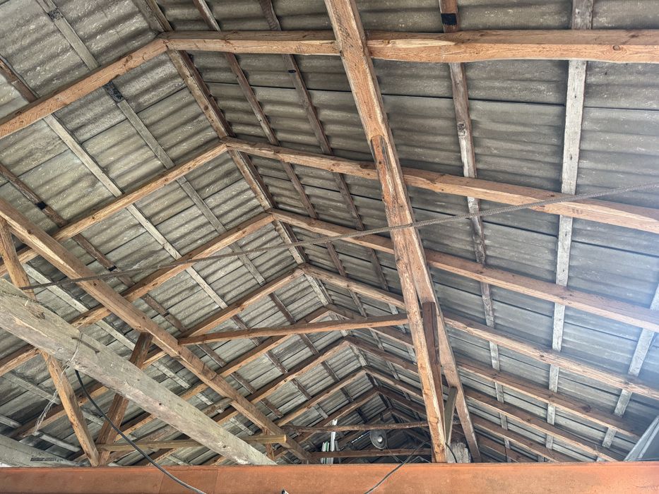 Wieźba dachowa krokwie belki drzewo