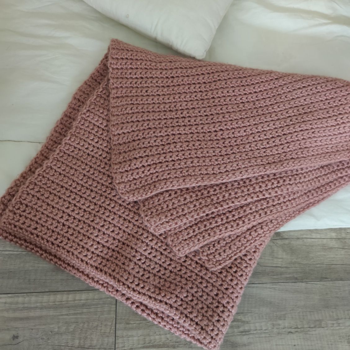 Koc kocyk dziecięcy brudny róż handmade szydełkowany ręcznie