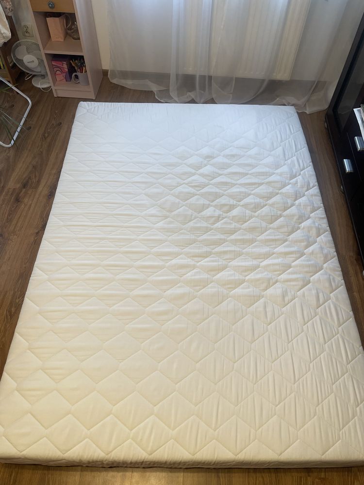 Materac 140x200 i przescieradła