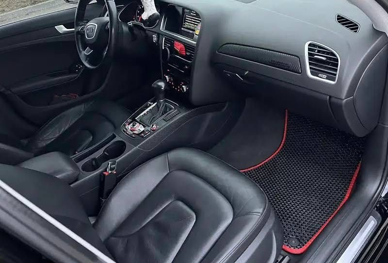Машина Audi A4 Quattro