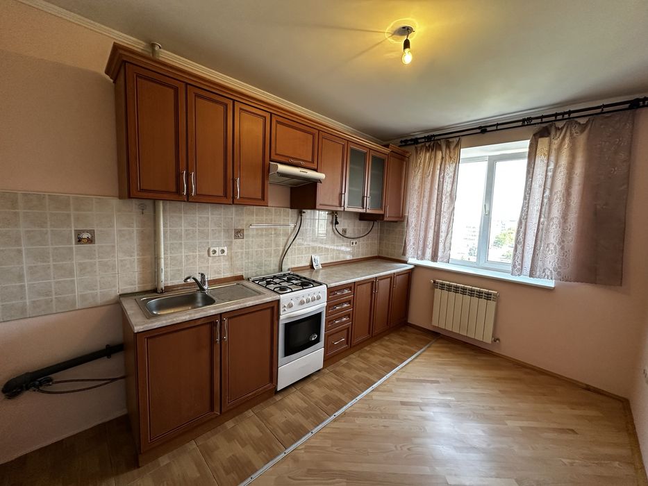 Продам 2 кімнатну в центрі вулиця Тичини