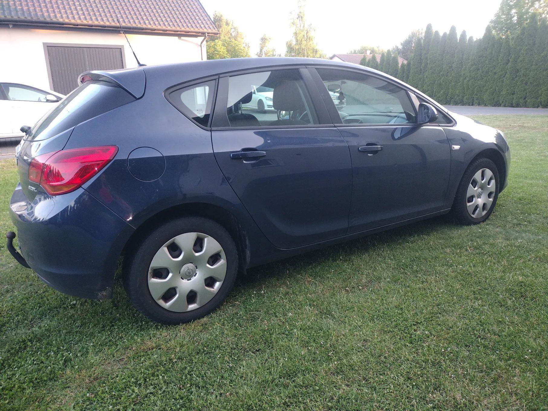 Opel Astra Auto po lekkim gradzie