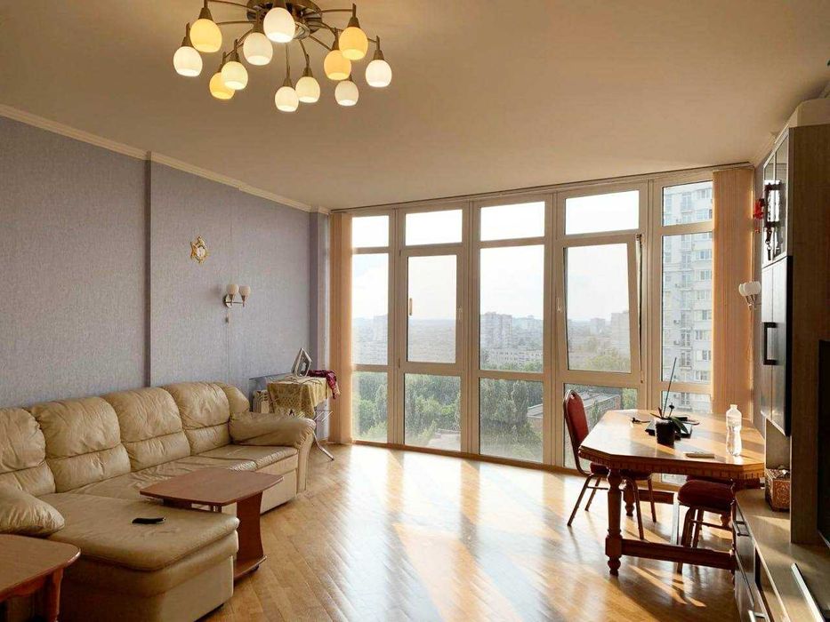 Продам 3к,Святошінський р-н,ЖК"Парковий",б-р Руденка(Кольцова) 14з.