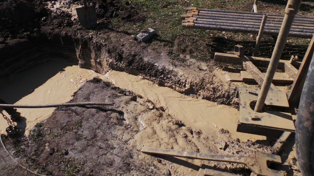 Буріння свердловин на воду Канів Бобриця  Монтаж обладнання під ключ