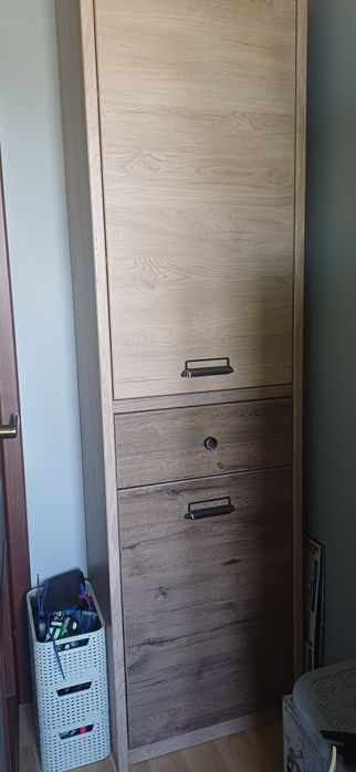 Zestaw mebli biurko komoda i słupek
