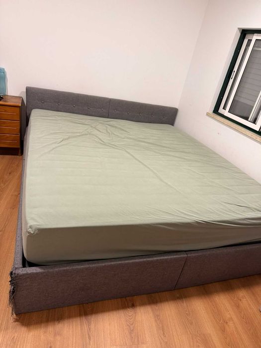 Estrutura de Cama Hidráulica e Colchão 180x200 – Grande Arrumação!