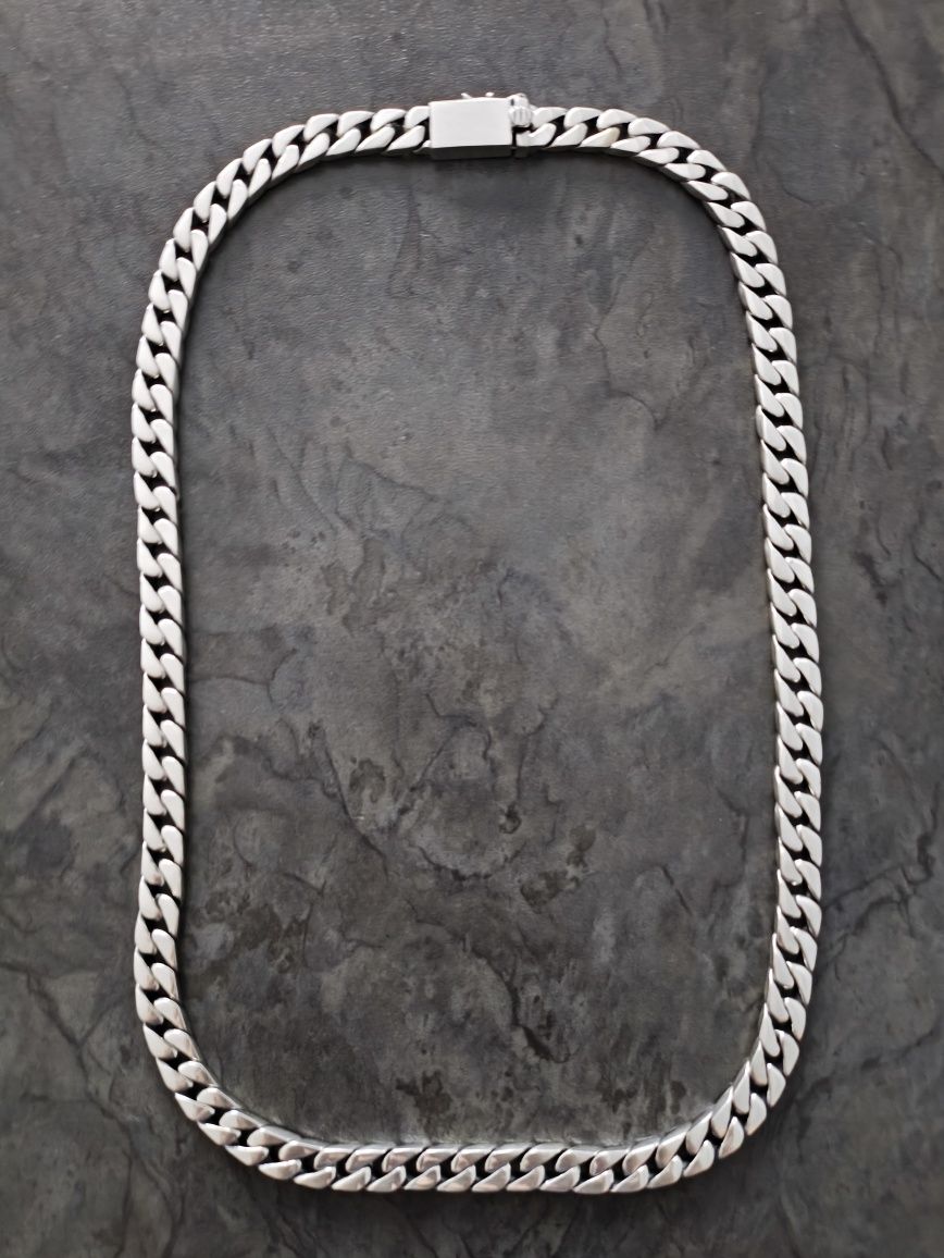 Łańcuszek srebrny 55 cm, waga 70,47 g.