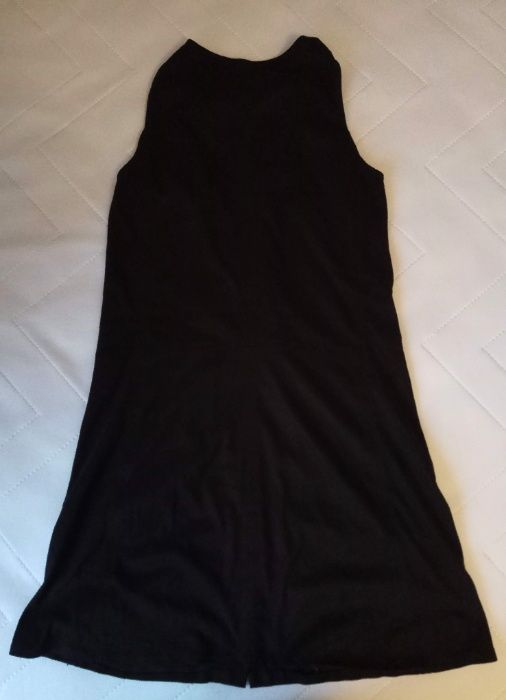 Vestido preto com molas - Stradivarius