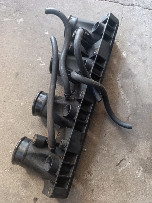 Króciec ssący przepustnicy volkswagen passat B5 audi a4 b5 benzyna