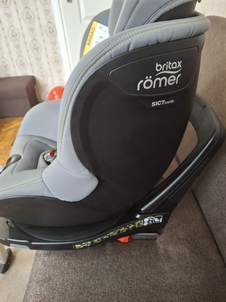 Fotelik samochodowy Britax dualfix M i-size isofix 61-105cm 0-18kg