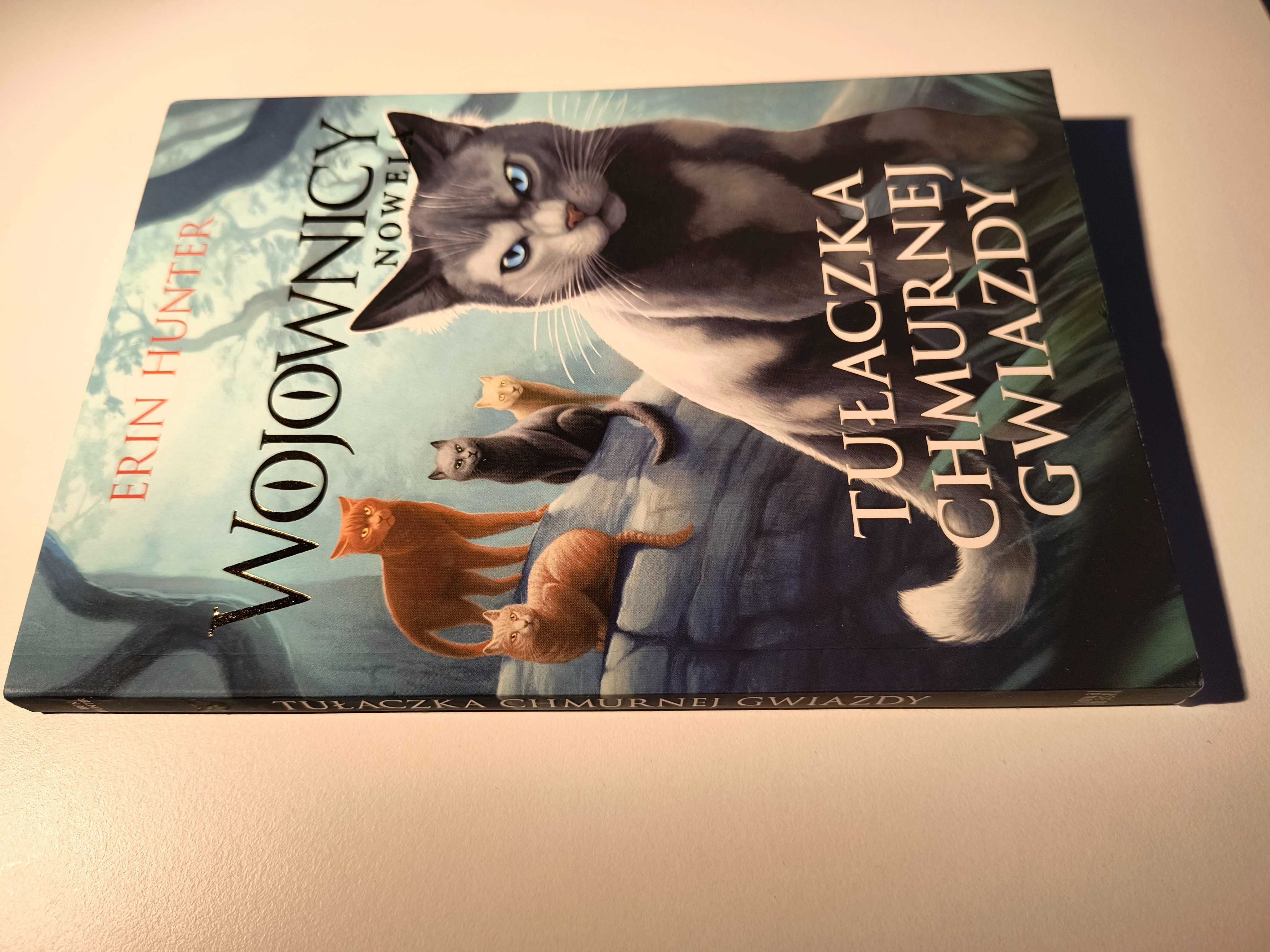 "Wojownicy Nowela - Tułaczka Chmurnej Gwiazdy". Erin Hunter.