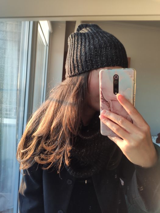 NOWY czarny komplet z metalizowaną nicią czapka + komin