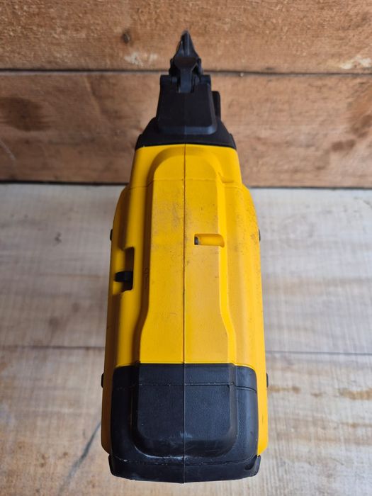 Dewalt DCN680 gwóździarka z baterią 5ah Power Stack