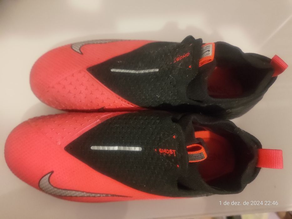 Chuteira nike com pouco tempo de uso tamanho EUR 38 BR 36
