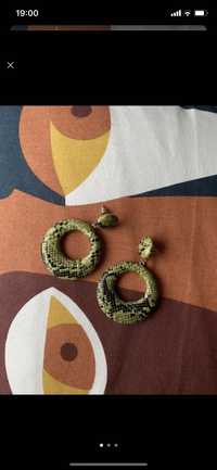 Серьги змеиные под кожу питона зелёные оливковые Круглые в стиле 90х