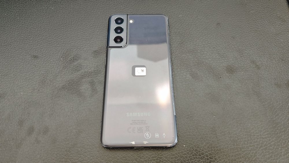 Samsung Galaxy S21 8GB/128 Dual SIM od kobiety.