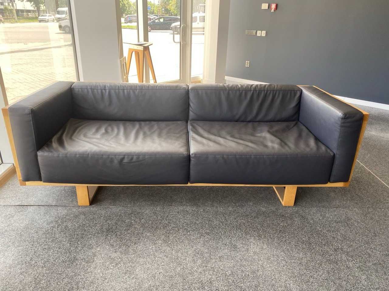 Стильний диван в офіс