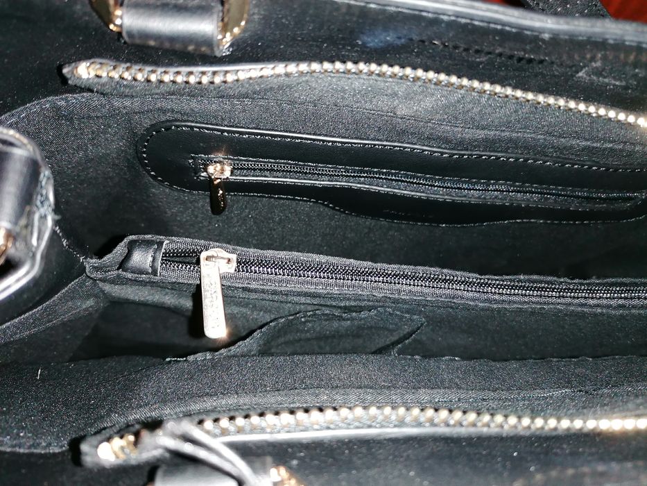 Carteira preta nova, em camurça