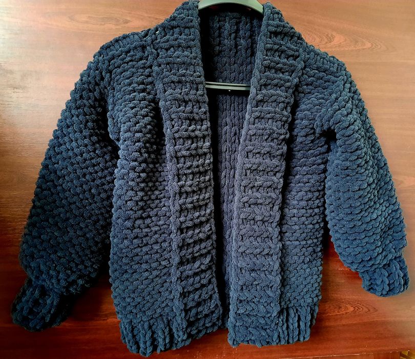 Дитячий кардиган з плюшевої пряжі ручної роботи