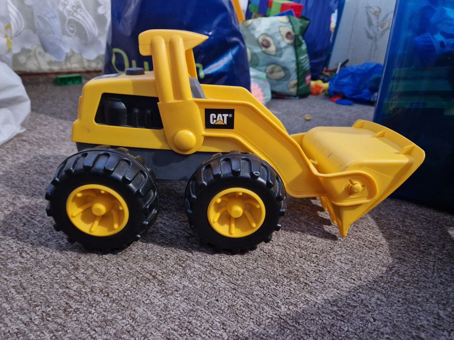 Продам трактор CATERPILLAR іграшка оригінал