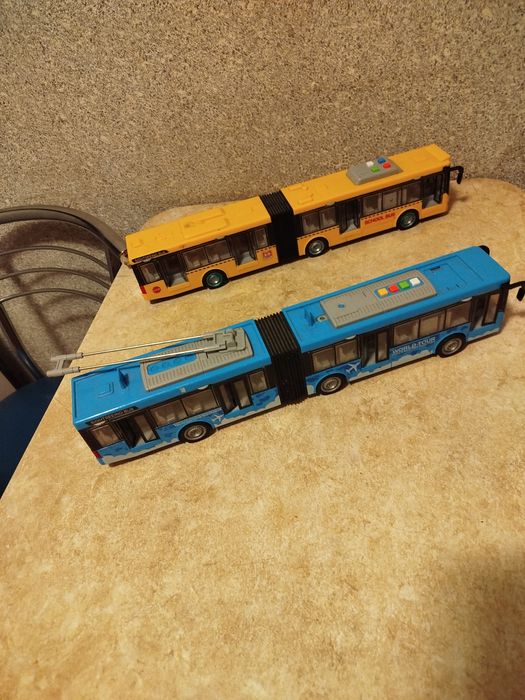 Инерционные троллейбус и автобус. Цена за единицу.