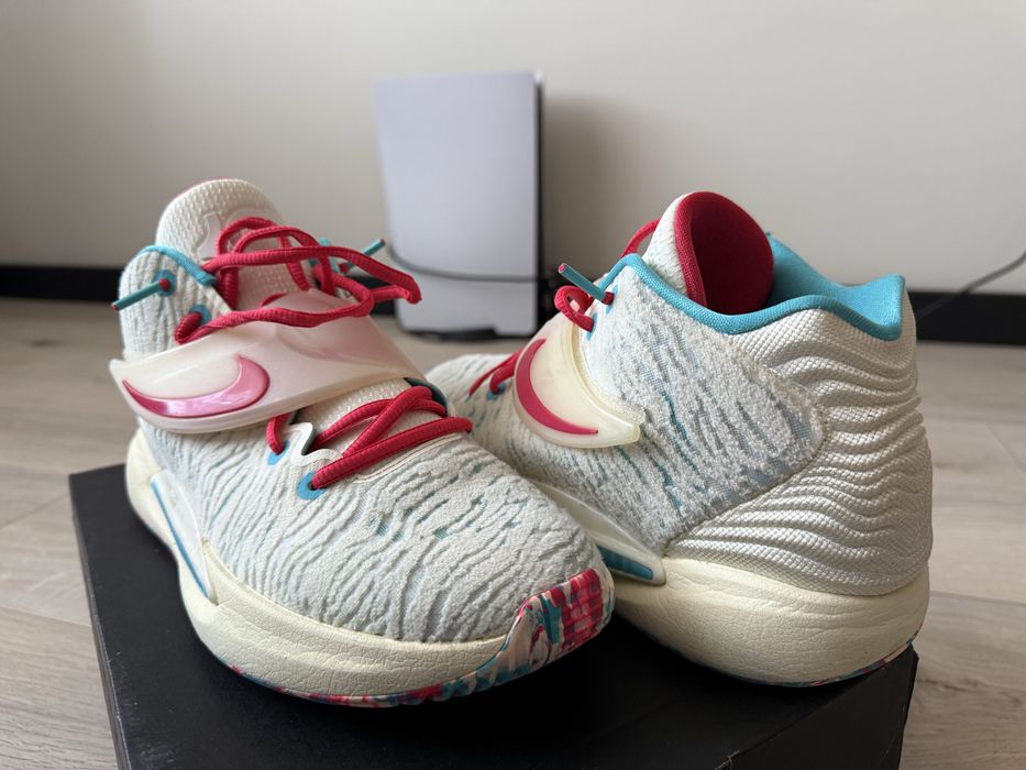 Баскетбольні кросівки Nike KD14