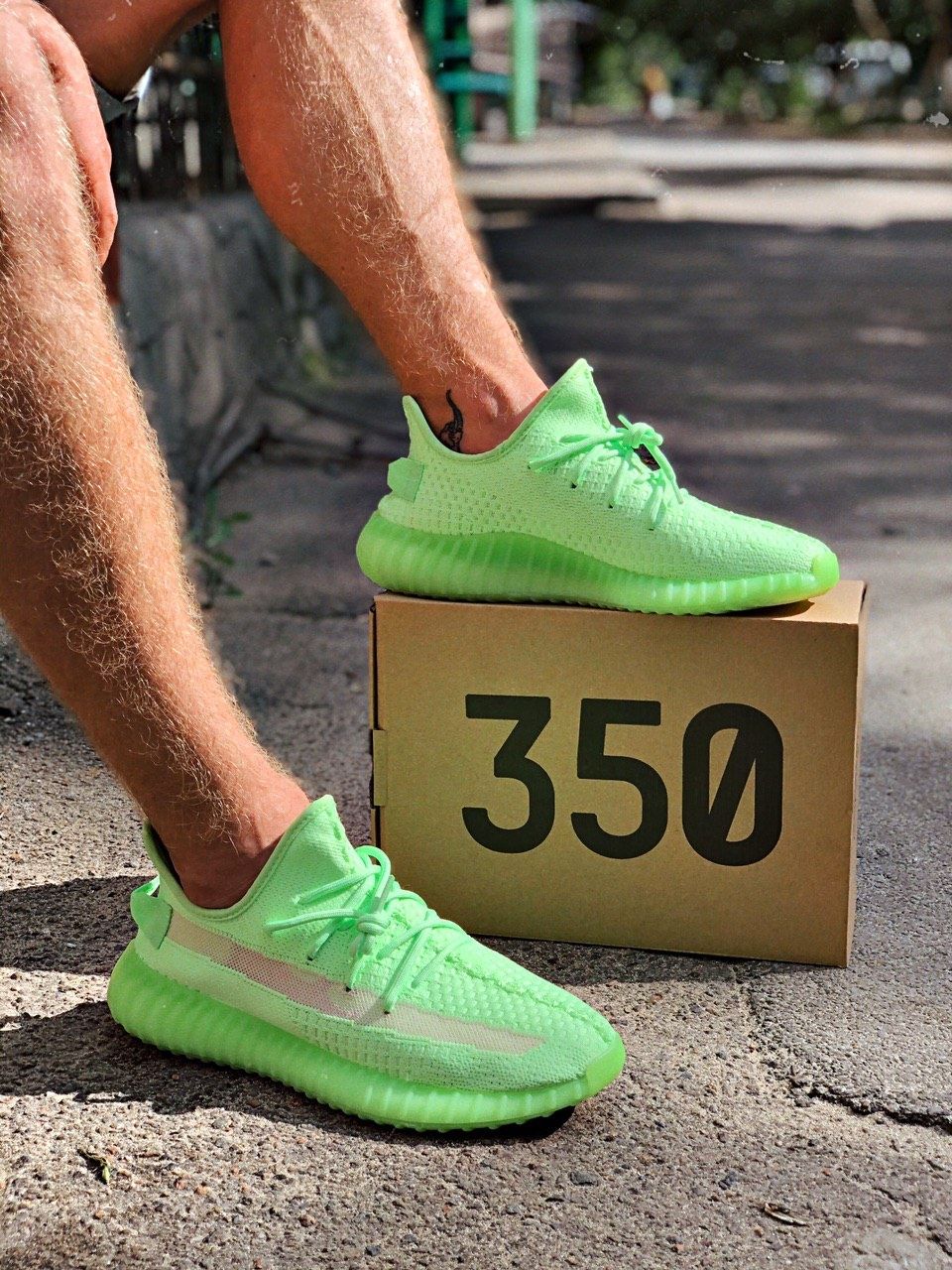 Adidas Yeezy Boost 350 v2 Glow in dark