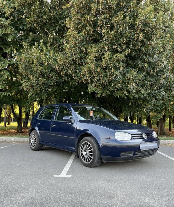 Volkswagen Golf 4 2000 автомат Синього Кольору