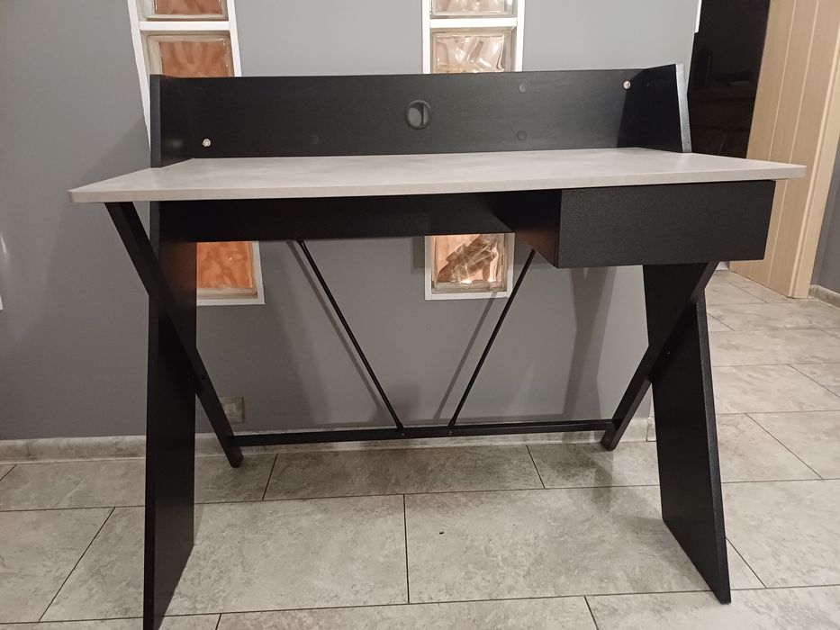 Biurko loftowe z szufladą