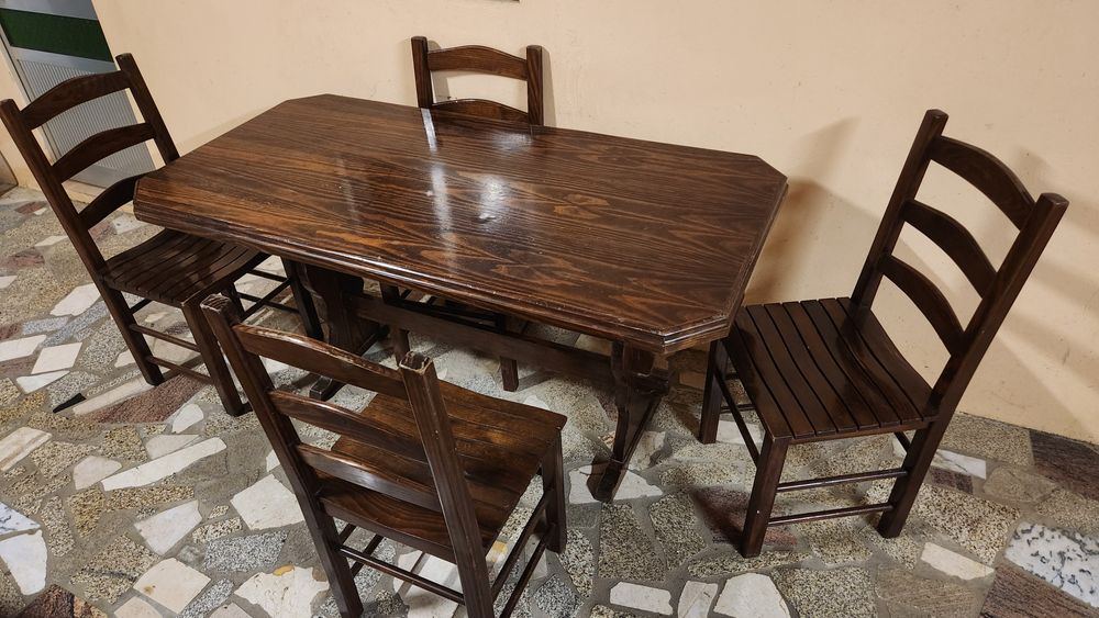 mesa e cadeiras + mesa de sala